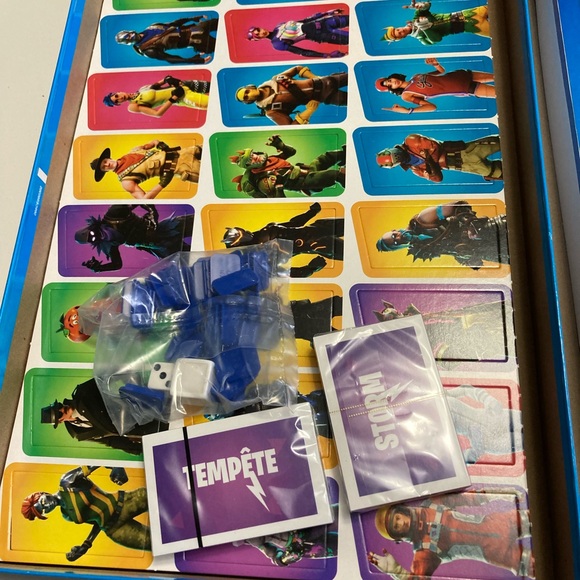 Monopoly: Fortnite Edition Board Game Inspired by Fortnite Video Game - Picture 4 of 5